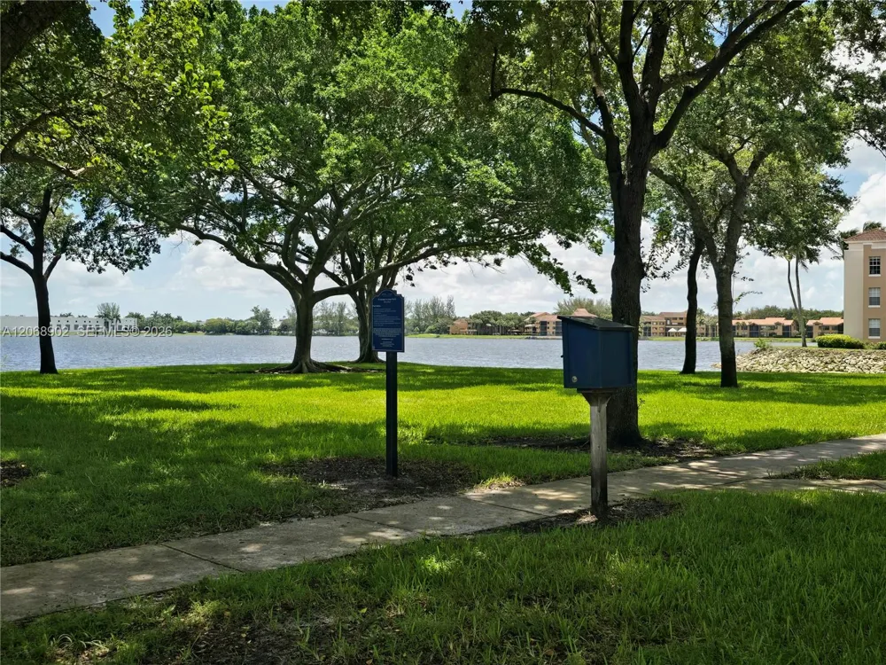 16330 Oak Walk Miami Lakes, FL 33014