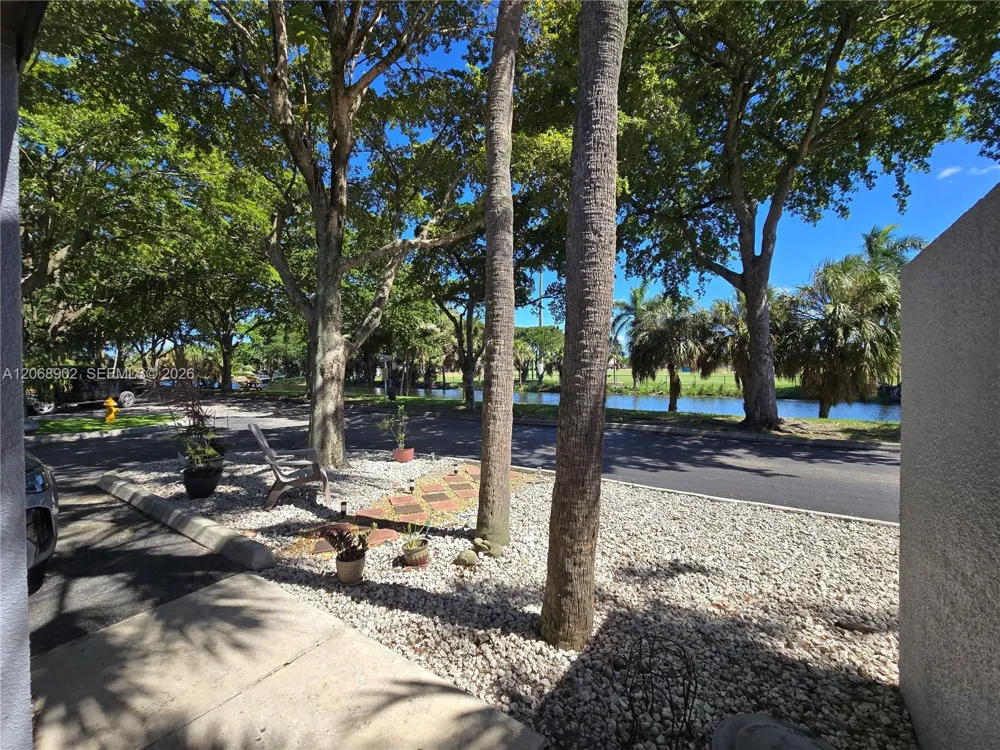 16330 Oak Walk Miami Lakes, FL 33014