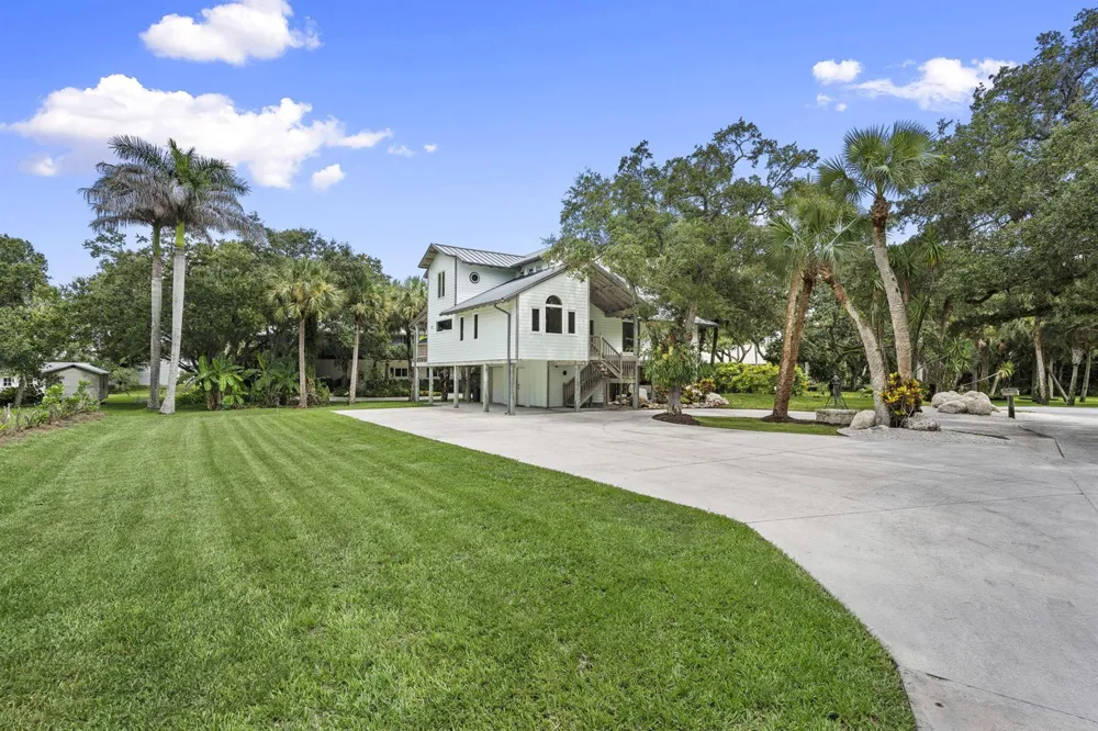 2511 Lightlewood Lane Fort Pierce, FL 34946
