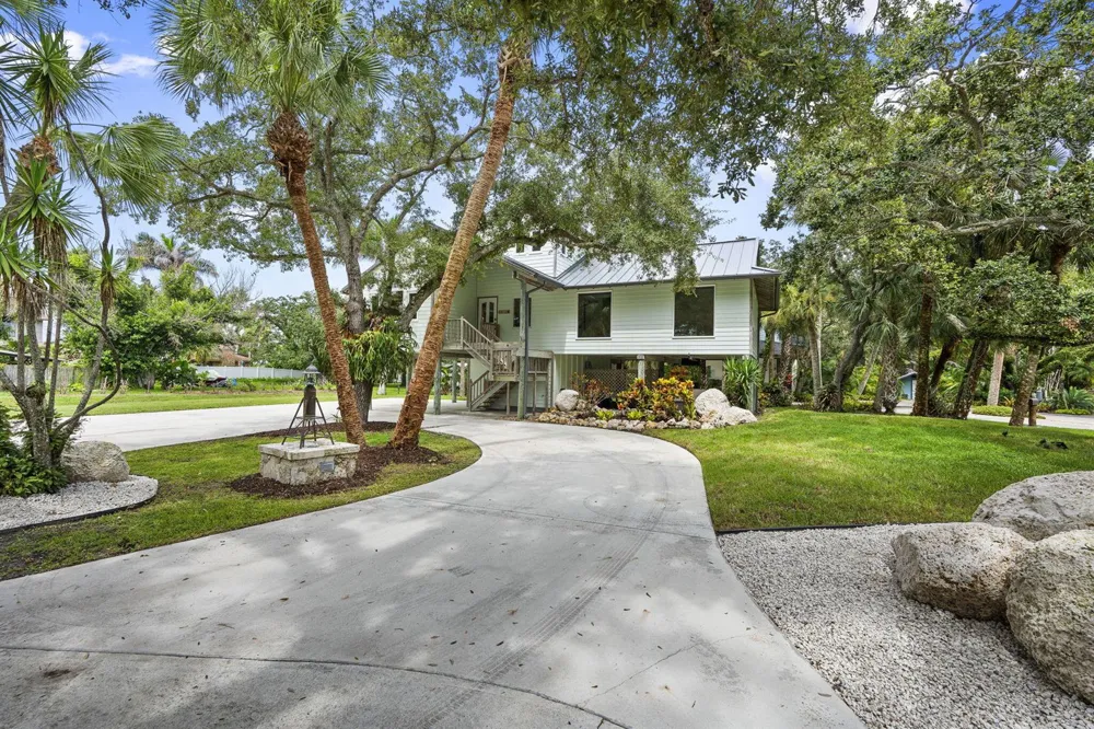 2511 Lightlewood Lane Fort Pierce, FL 34946