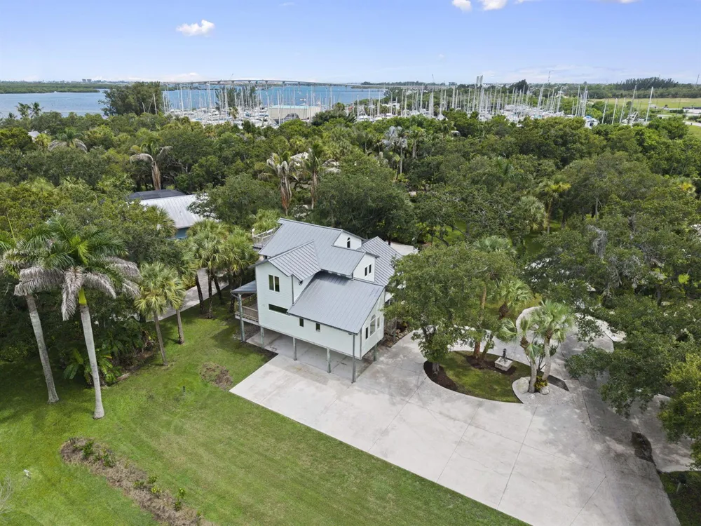 2511 Lightlewood Lane Fort Pierce, FL 34946
