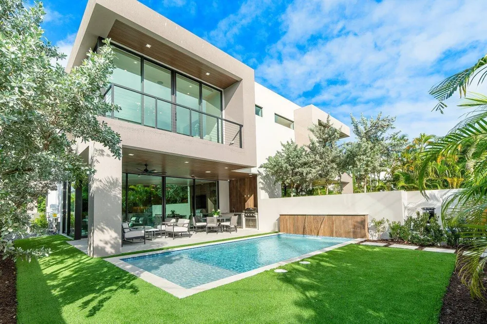 130 NE Wavecrest Way Boca Raton, FL 33432