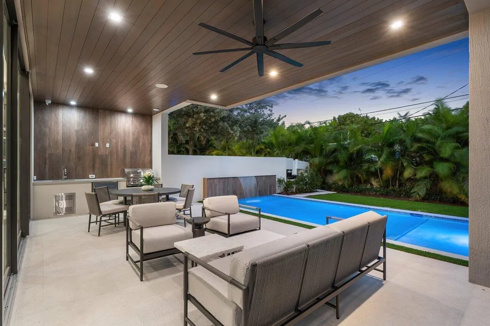 130 NE Wavecrest Way Boca Raton, FL 33432