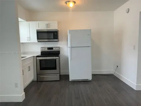 2150 NW 24th St #4