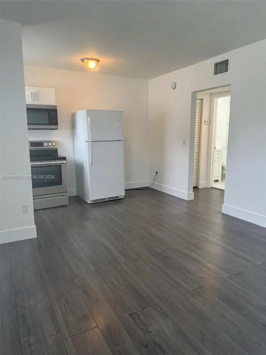 2150 NW 24th St #4 Miami, FL 33142