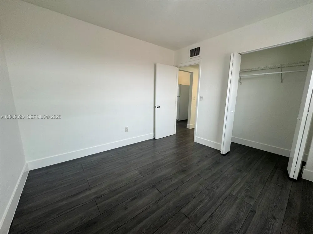 2150 NW 24th St #4 Miami, FL 33142