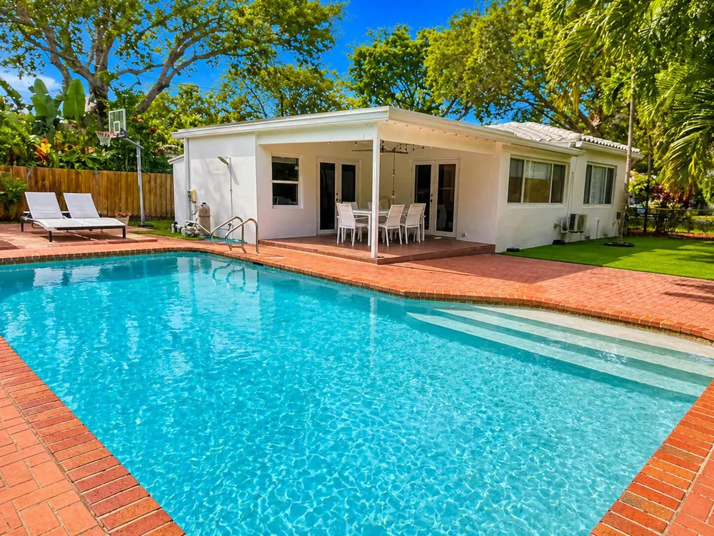 800 SE 11TH COURT Fort Lauderdale, FL 33316