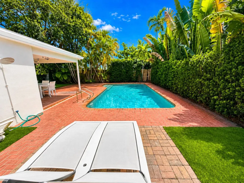 800 SE 11TH COURT Fort Lauderdale, FL 33316
