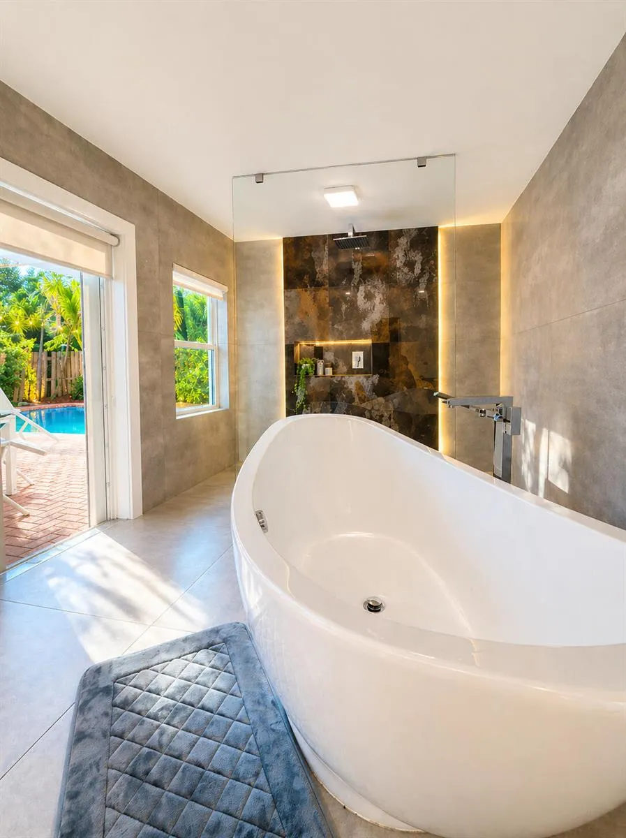 800 SE 11TH COURT Fort Lauderdale, FL 33316