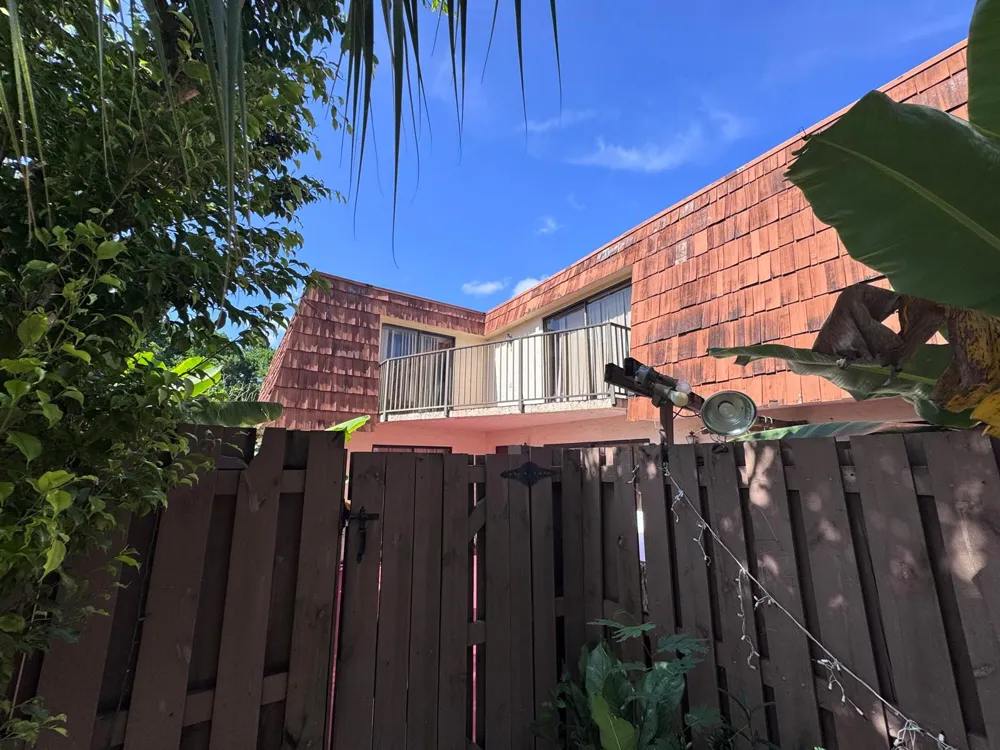 8492 S Coral Circle North Lauderdale, FL 33068