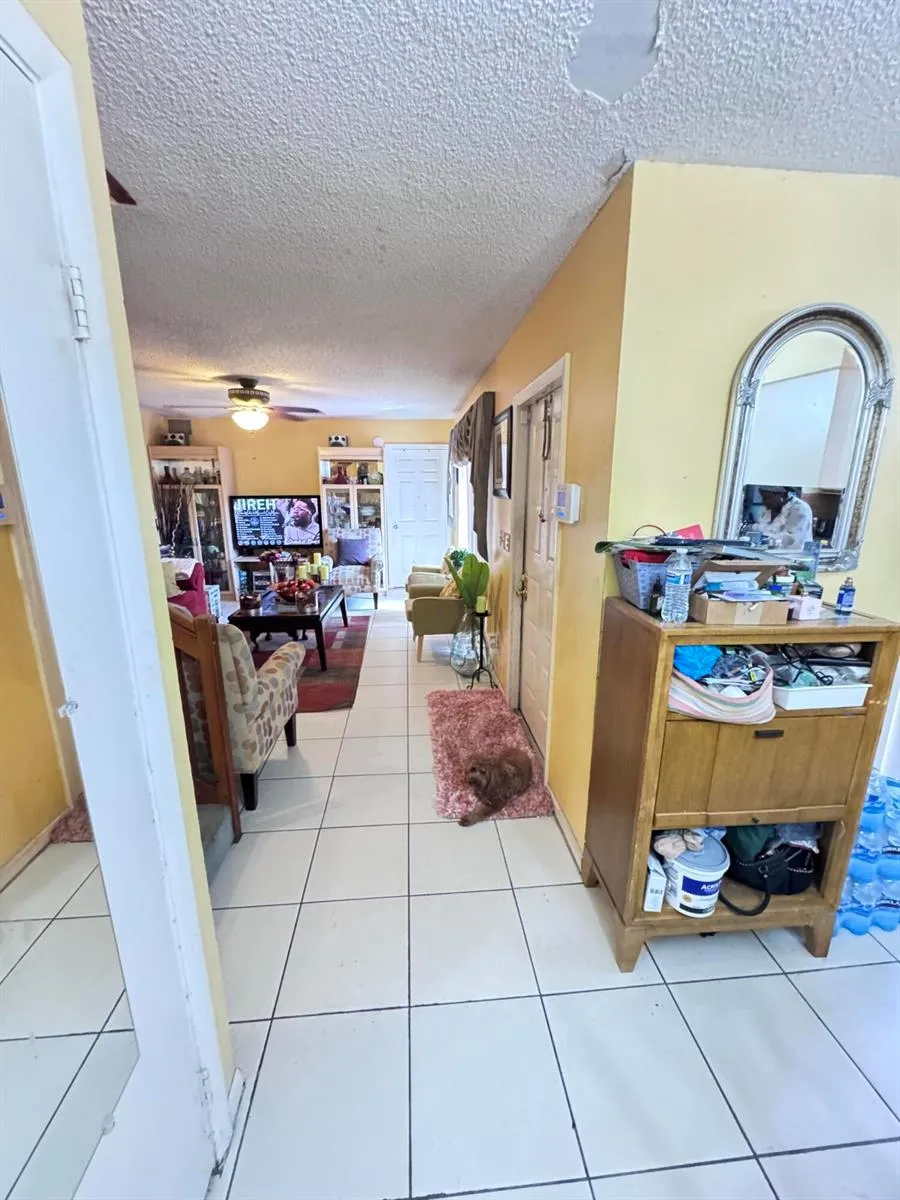 8492 S Coral Circle North Lauderdale, FL 33068