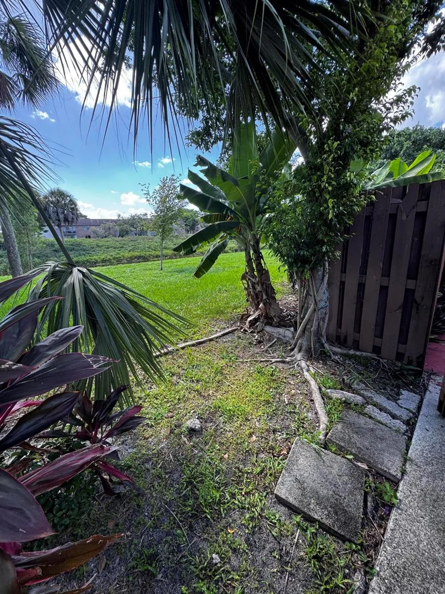 8492 S Coral Circle North Lauderdale, FL 33068