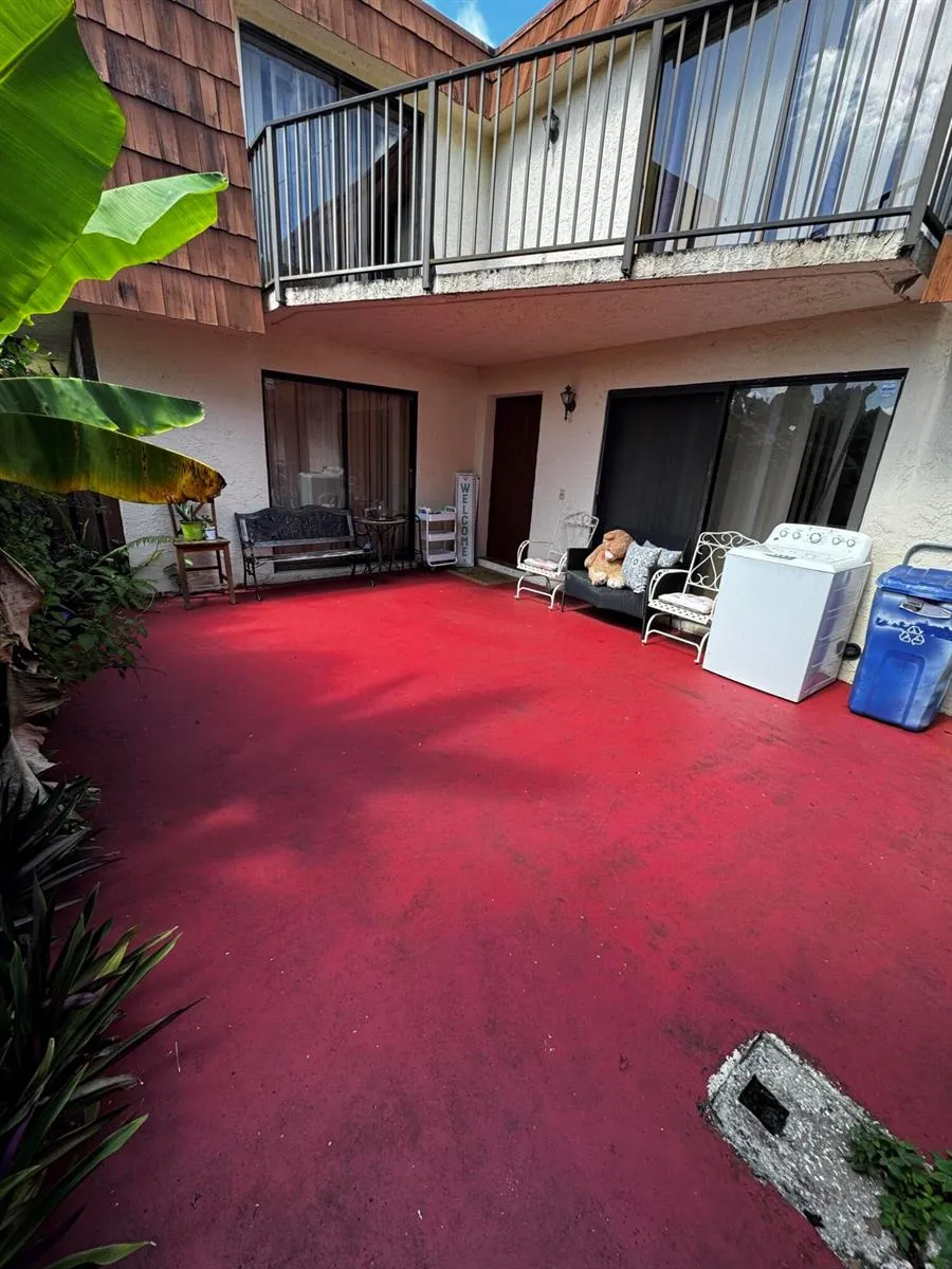 8492 S Coral Circle North Lauderdale, FL 33068