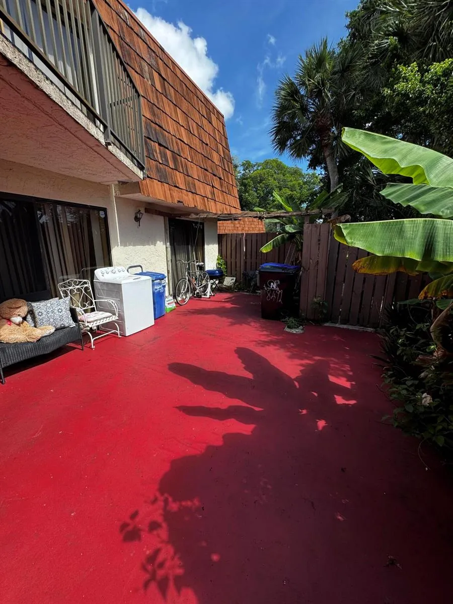 8492 S Coral Circle North Lauderdale, FL 33068