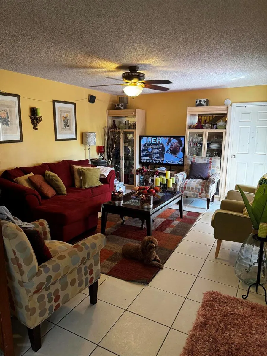 8492 S Coral Circle North Lauderdale, FL 33068