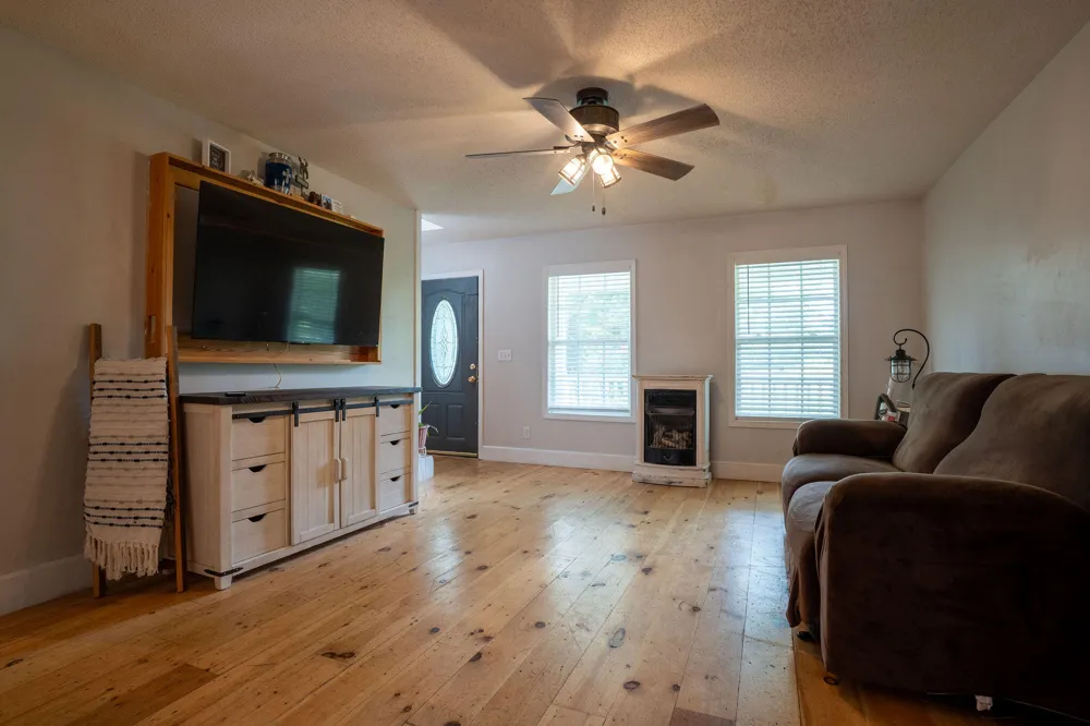2243 County Road 732 Ider, AL 35981