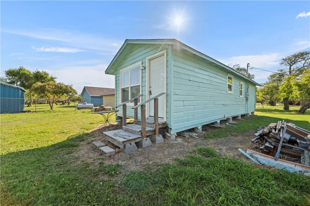 424 First Street Bayside, TX 78340