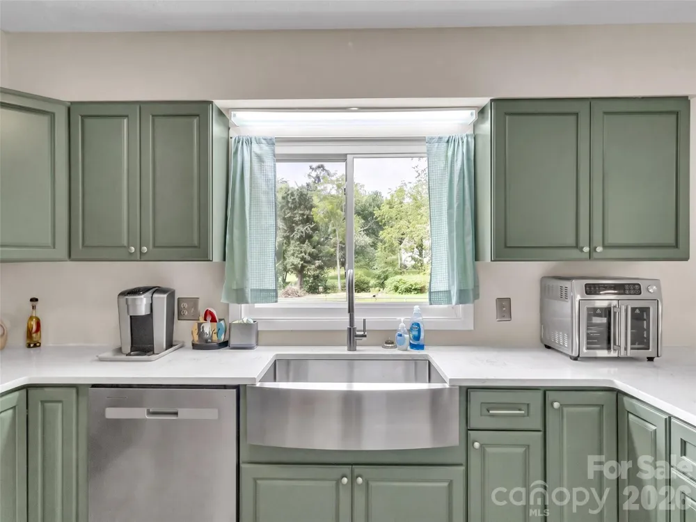 693 Monte Vista Road Candler, NC 28715