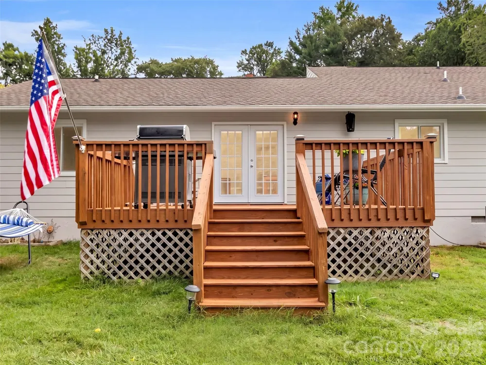 693 Monte Vista Road Candler, NC 28715