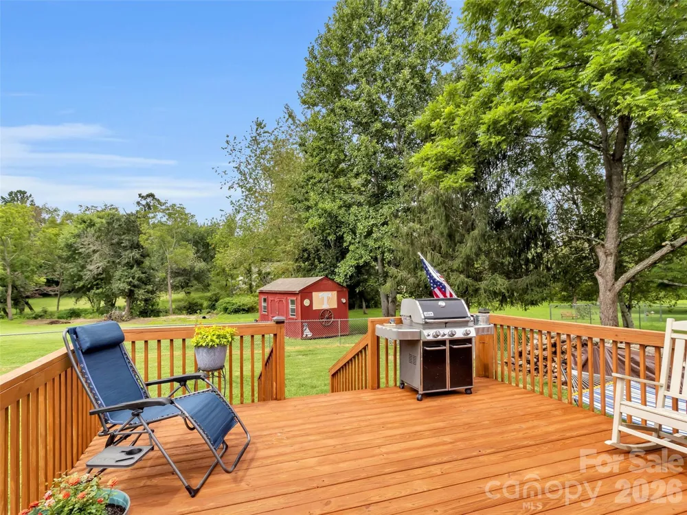 693 Monte Vista Road Candler, NC 28715