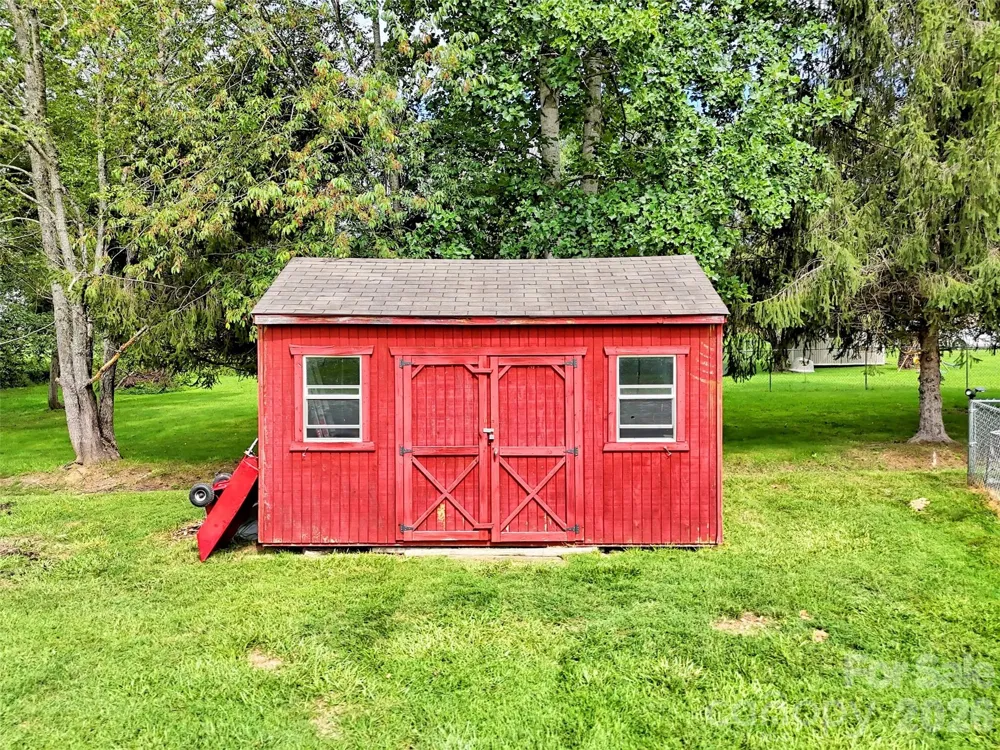 693 Monte Vista Road Candler, NC 28715