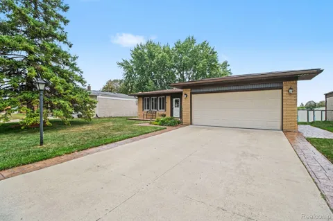 38218 Douglas Drive