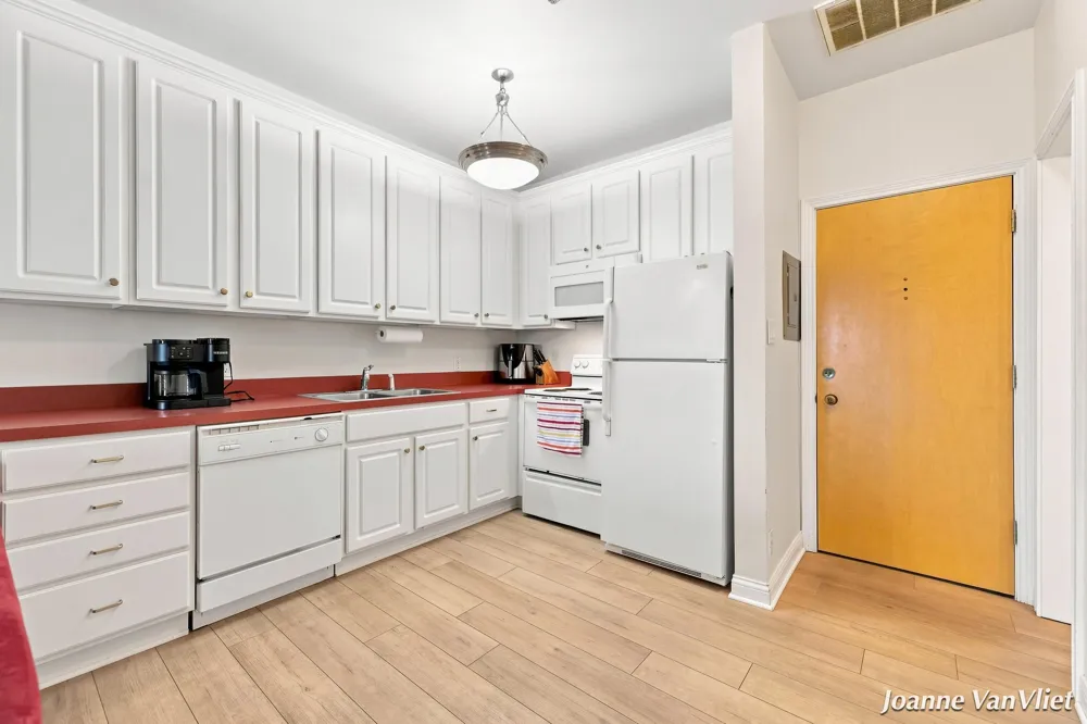 17 W 10th Street #470 Holland City, MI 49423