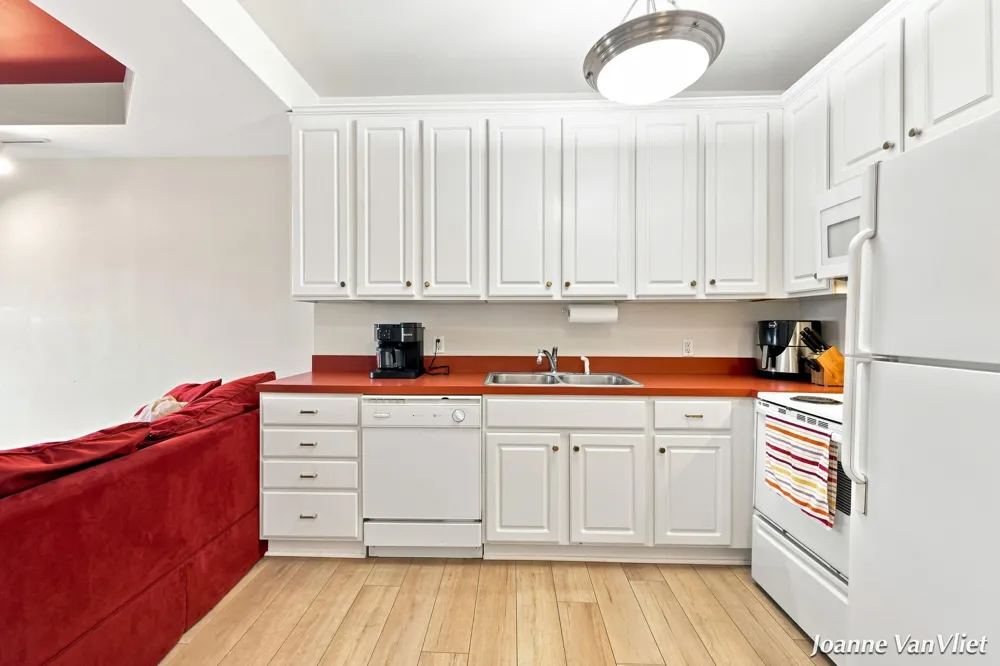 17 W 10th Street #470 Holland City, MI 49423