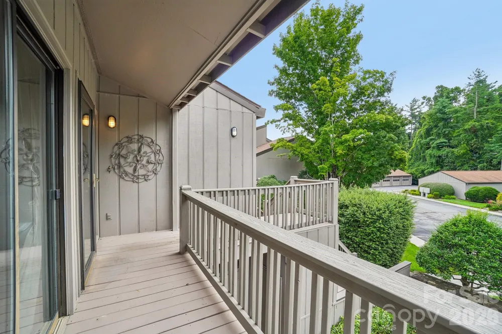 210 Juniper Lane Hendersonville, NC 28739