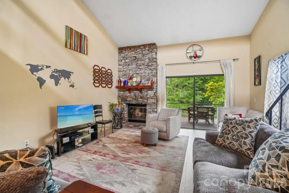 210 Juniper Lane Hendersonville, NC 28739