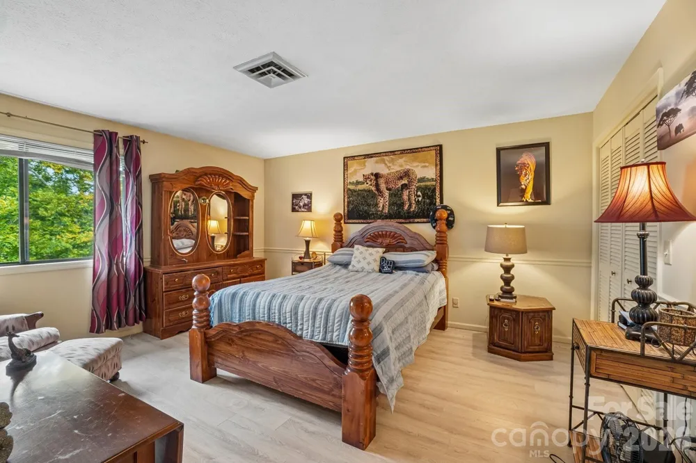210 Juniper Lane Hendersonville, NC 28739
