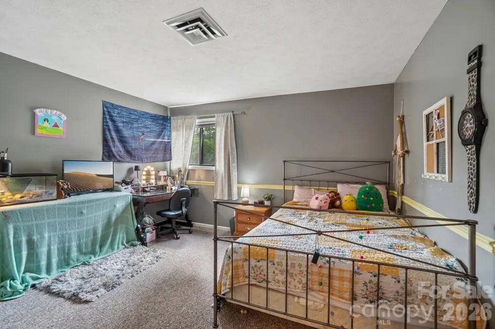 210 Juniper Lane Hendersonville, NC 28739