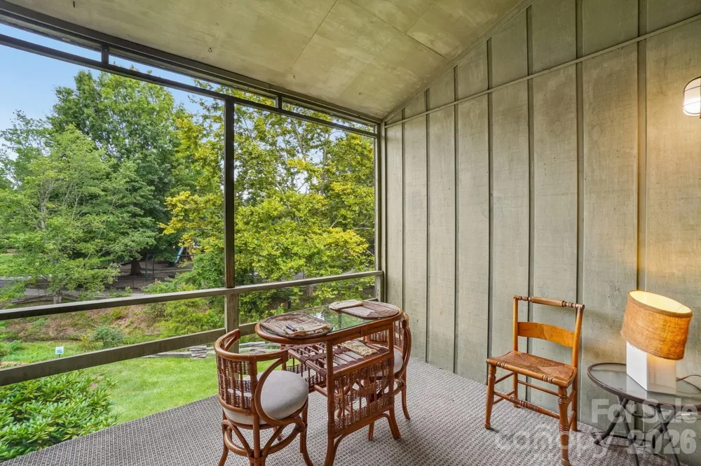 210 Juniper Lane Hendersonville, NC 28739