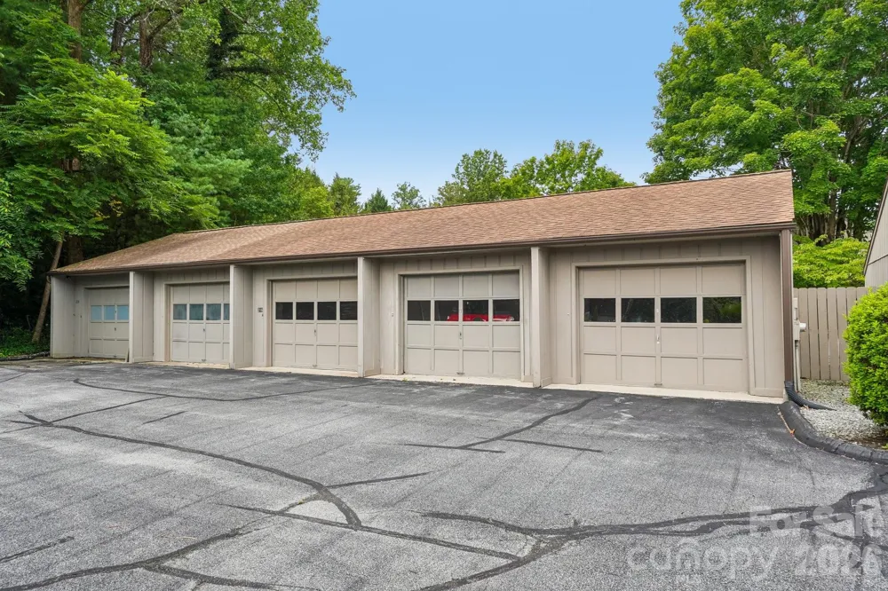 210 Juniper Lane Hendersonville, NC 28739