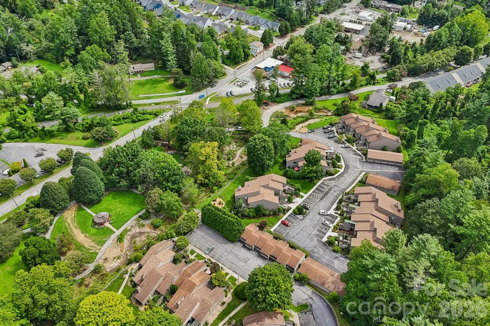 210 Juniper Lane Hendersonville, NC 28739