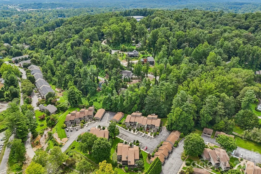 210 Juniper Lane Hendersonville, NC 28739