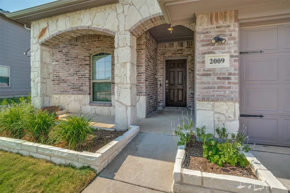 2009 Yale Street Farmersville, TX 75442