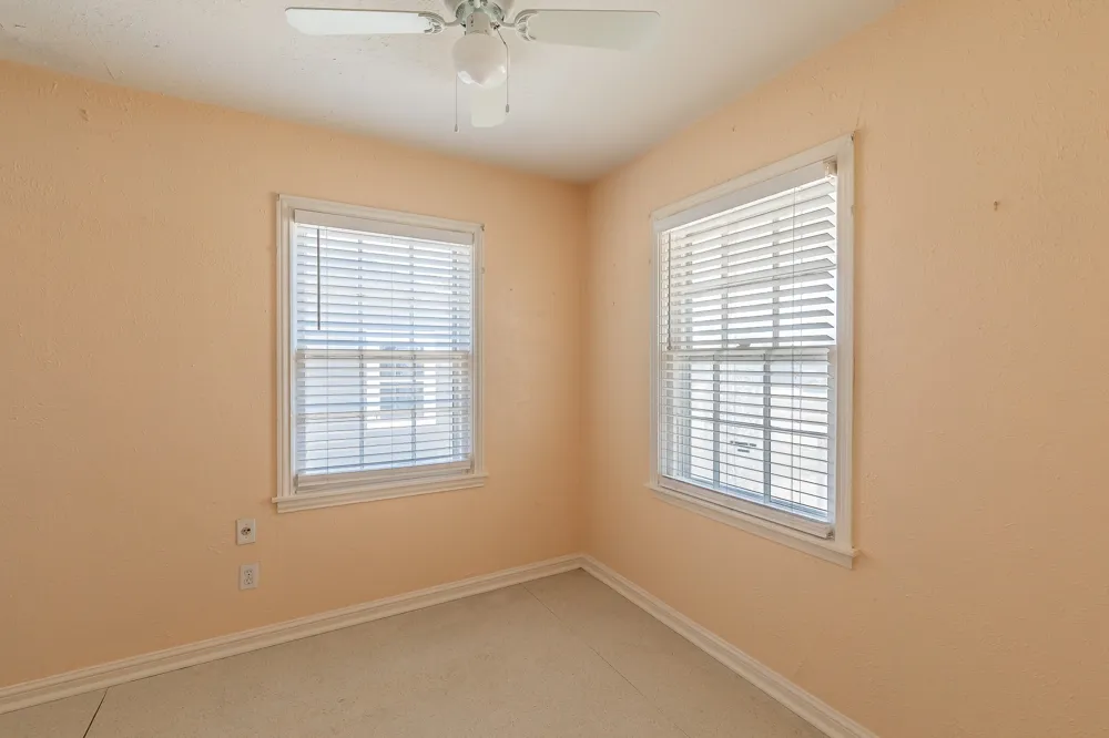 5020 Hartford Drive River Oaks, TX 76114