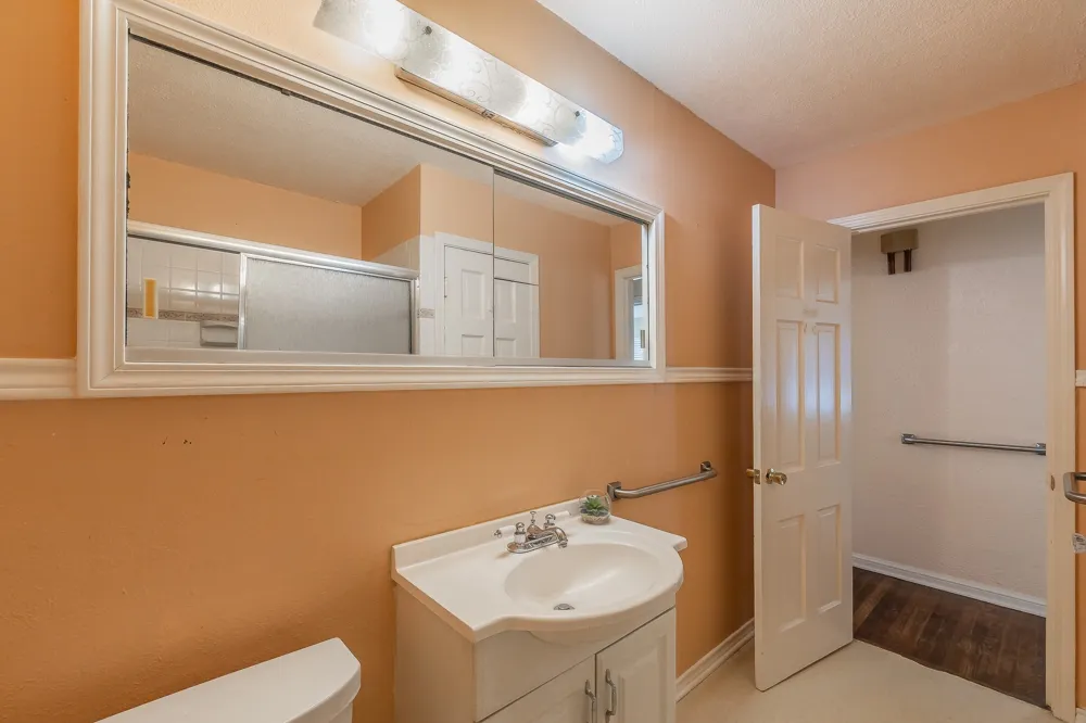 5020 Hartford Drive River Oaks, TX 76114