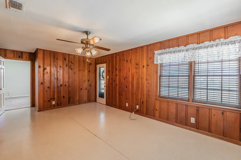 5020 Hartford Drive River Oaks, TX 76114
