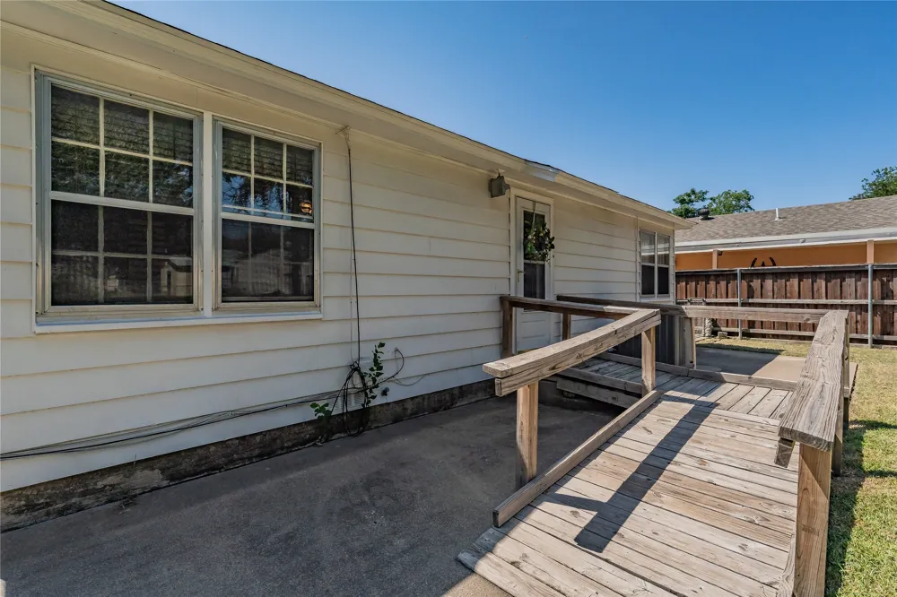 5020 Hartford Drive River Oaks, TX 76114