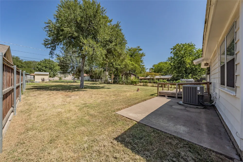 5020 Hartford Drive River Oaks, TX 76114