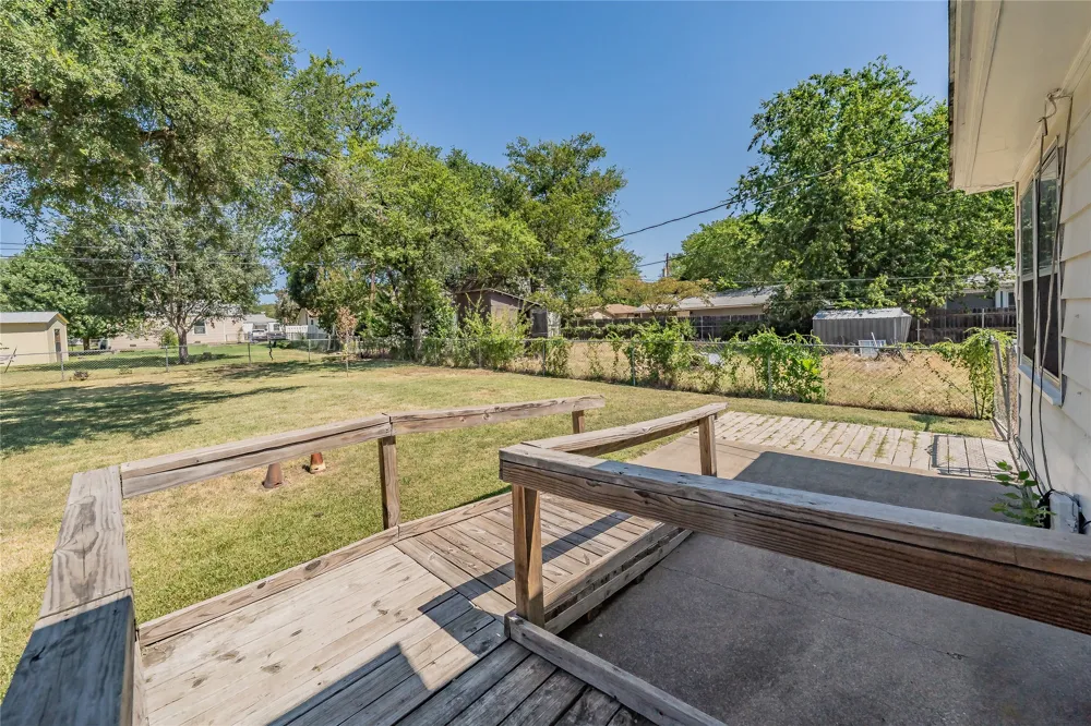 5020 Hartford Drive River Oaks, TX 76114