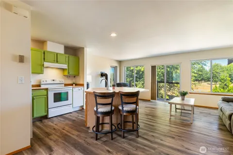264 W Maberry #202