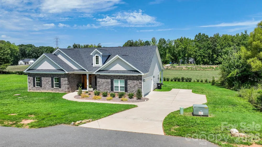 3013 Isle Lane Monroe, NC 28110