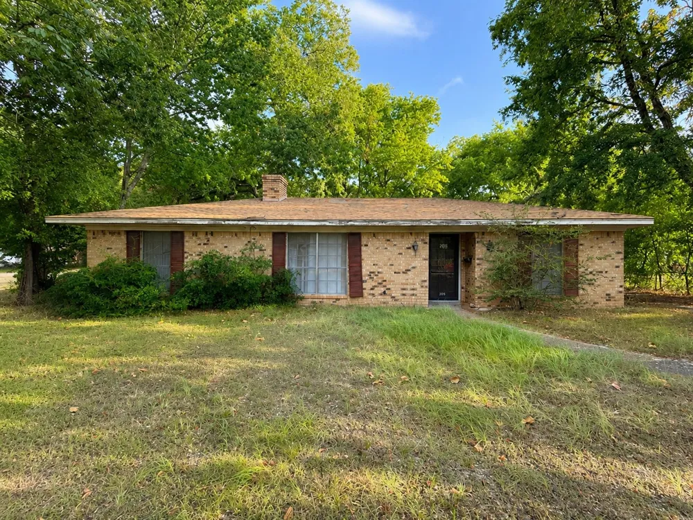 208 SW 4th Street Kerens, TX 75144