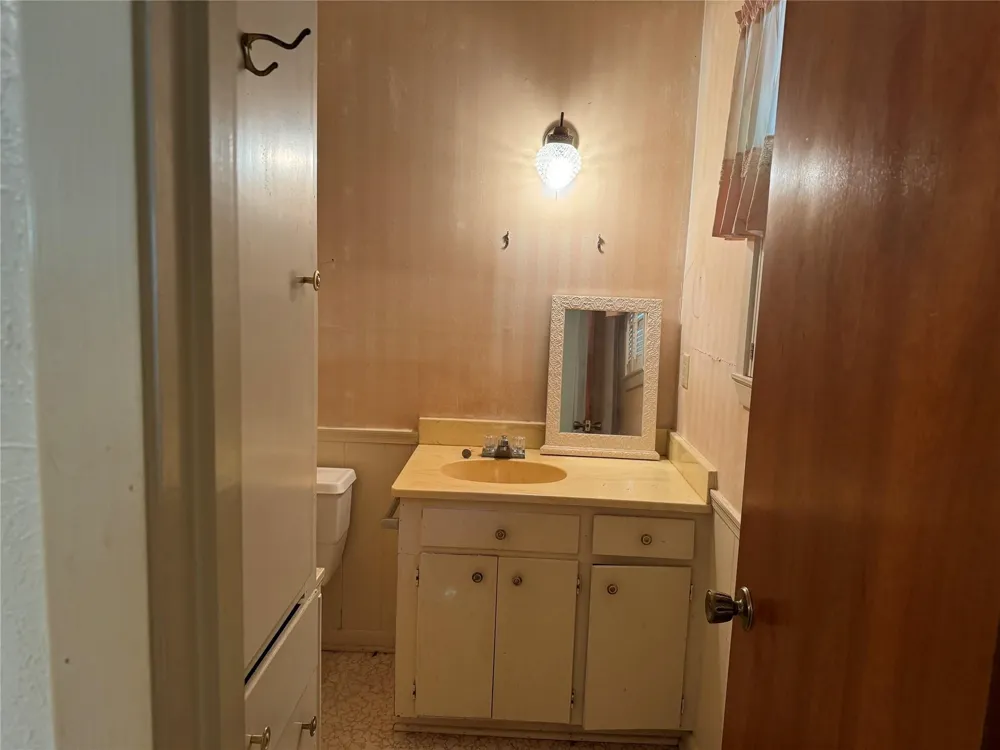 208 SW 4th Street Kerens, TX 75144