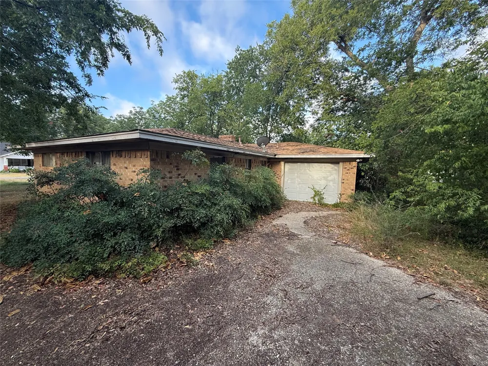 208 SW 4th Street Kerens, TX 75144
