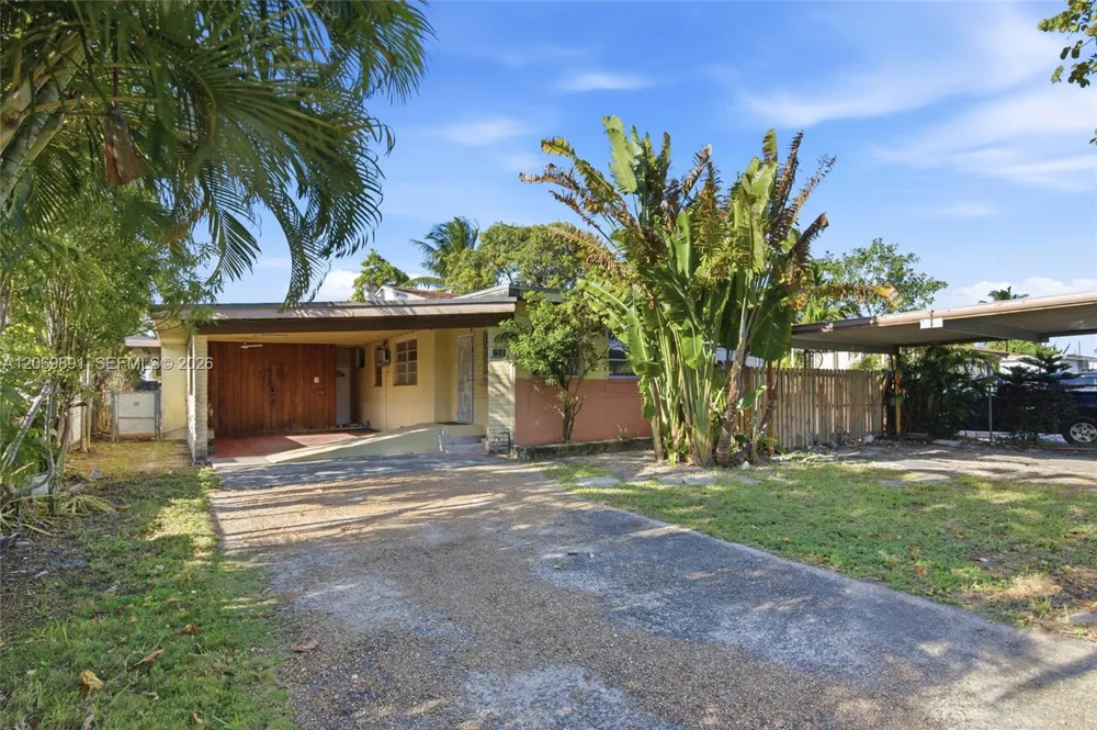 621 SE 4th St Hialeah, FL 33010