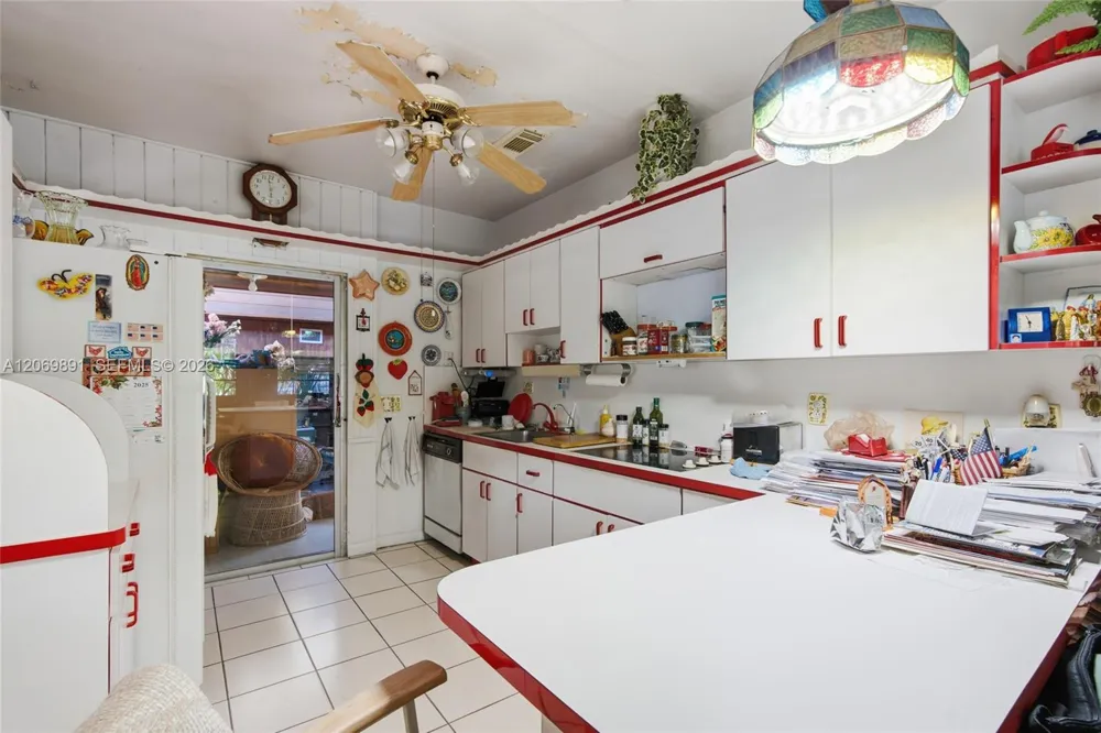 621 SE 4th St Hialeah, FL 33010